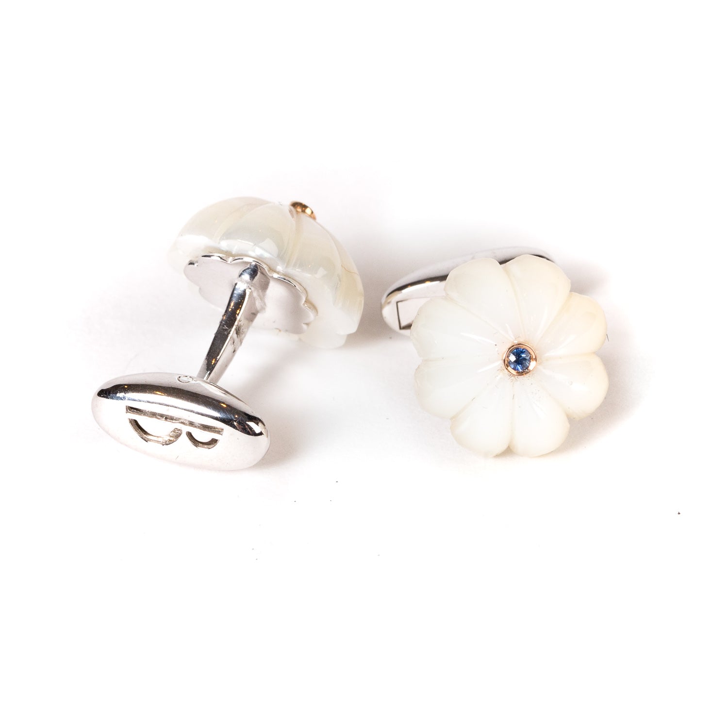 Manschettenknopf "Flower Mother of Pearl with Sapphires" aus Sterling Silber - reine Handarbeit